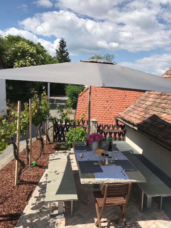Weinkellerurlaub Roeschitz Roggendorf Exterior foto