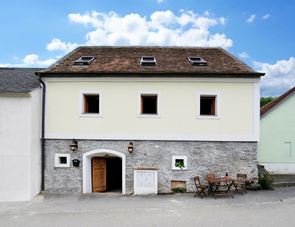 Weinkellerurlaub Roeschitz Roggendorf Exterior foto